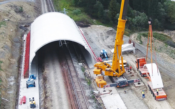 Montáž prefabrikovaných dielcov žeriavom s nosnosťou 500 t